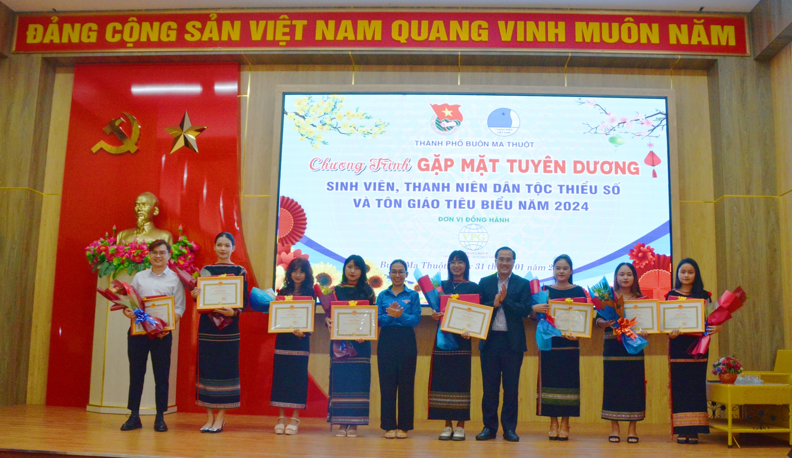 thanhnien7 (2)